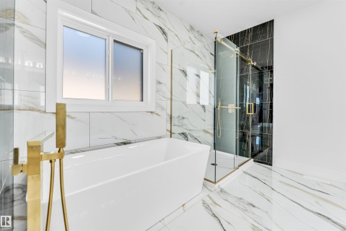 451 Crystal Creek Link, Leduc, AB - Indoor Photo Showing Bathroom