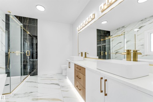 451 Crystal Creek Link, Leduc, AB - Indoor Photo Showing Bathroom