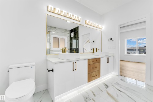 451 Crystal Creek Link, Leduc, AB - Indoor Photo Showing Bathroom
