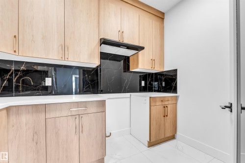 451 Crystal Creek Link, Leduc, AB - Indoor Photo Showing Kitchen