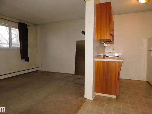 108 11040 129 Street, Edmonton, AB - Indoor