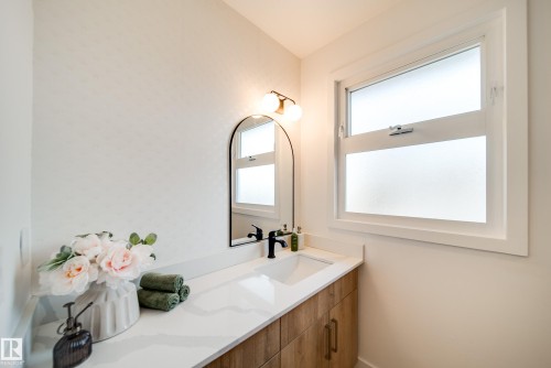475 Dunluce Road, Edmonton, AB - Indoor Photo Showing Bathroom
