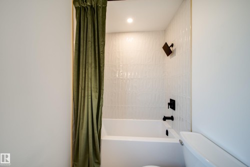 475 Dunluce Road, Edmonton, AB - Indoor Photo Showing Bathroom