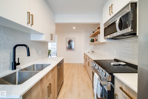 475 Dunluce Road, Edmonton, AB - Indoor Photo Showing Kitchen With Double Sink With Upgraded Kitchen