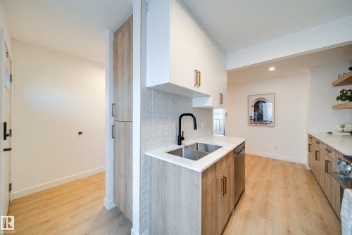 475 Dunluce Road, Edmonton, AB - Indoor Photo Showing Kitchen With Double Sink
