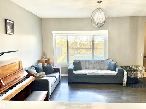 7114 174 Avenue, Edmonton, AB - Indoor Photo Showing Living Room