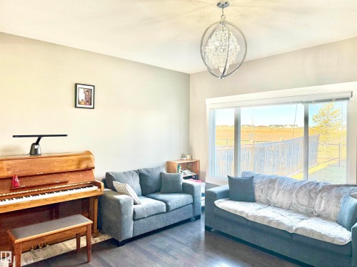 7114 174 Avenue, Edmonton, AB - Indoor Photo Showing Living Room