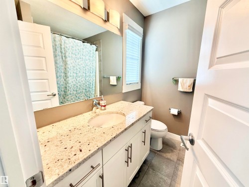 7114 174 Avenue, Edmonton, AB - Indoor Photo Showing Bathroom