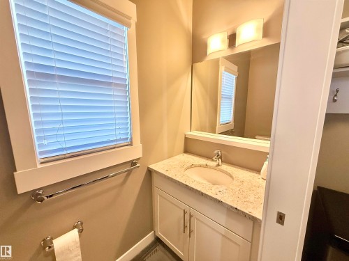 7114 174 Avenue, Edmonton, AB - Indoor Photo Showing Bathroom