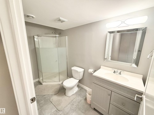 7114 174 Avenue, Edmonton, AB - Indoor Photo Showing Bathroom