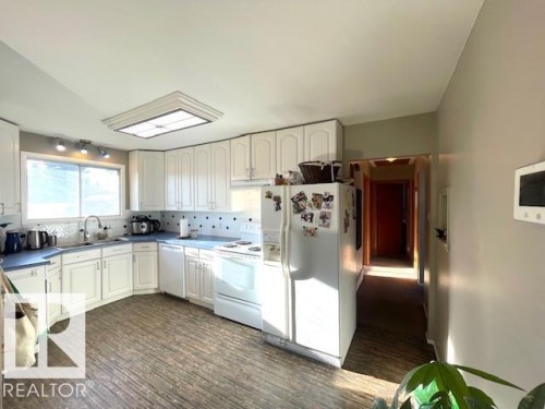 4723 103 Avenue, Edmonton, AB - Indoor Photo Showing Kitchen