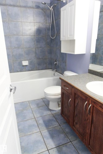 347 4827 104A Street, Edmonton, AB - Indoor Photo Showing Bathroom