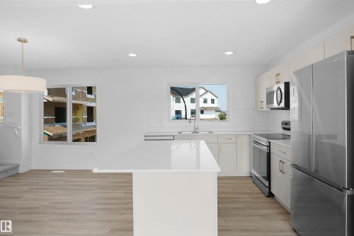 14 1430 Aster Way, Edmonton, AB - Indoor Photo Showing Kitchen