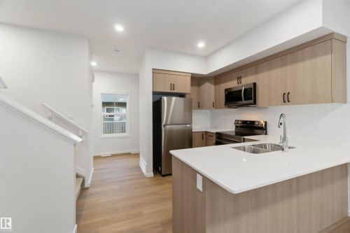 4275 Kinglet Drive Nw, Edmonton, AB - Indoor Photo Showing Kitchen With Double Sink