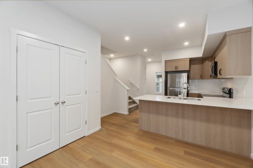 4275 Kinglet Drive Nw, Edmonton, AB - Indoor Photo Showing Kitchen With Double Sink