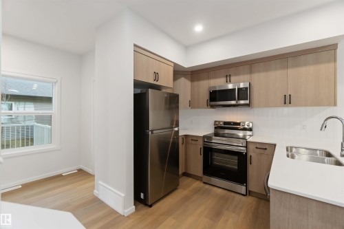 4275 Kinglet Drive Nw, Edmonton, AB - Indoor Photo Showing Kitchen With Double Sink