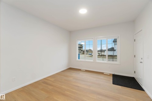 4275 Kinglet Drive Nw, Edmonton, AB - Indoor Photo Showing Other Room