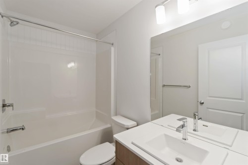 4275 Kinglet Drive Nw, Edmonton, AB - Indoor Photo Showing Bathroom