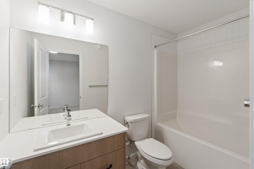 4275 Kinglet Drive Nw, Edmonton, AB - Indoor Photo Showing Bathroom
