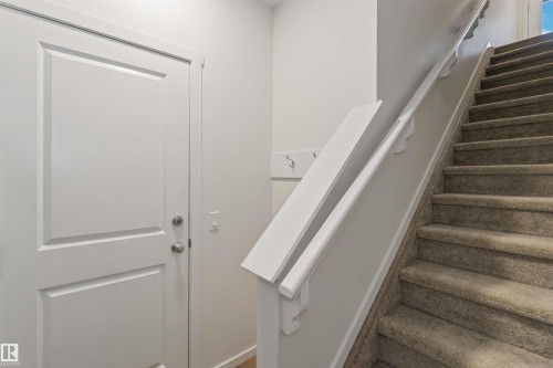 4275 Kinglet Drive Nw, Edmonton, AB - Indoor Photo Showing Other Room