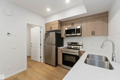 4275 Kinglet Drive Nw, Edmonton, AB - Indoor Photo Showing Kitchen With Double Sink