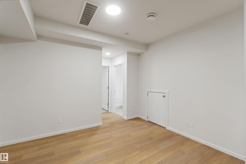 4275 Kinglet Drive Nw, Edmonton, AB - Indoor Photo Showing Other Room