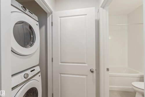 4275 Kinglet Drive Nw, Edmonton, AB - Indoor Photo Showing Laundry Room