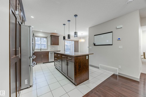16 1150 Windermere Way, Edmonton, AB - Indoor Photo Showing Kitchen