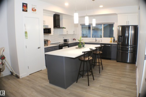 621 Blacks Stone Boulevard, Leduc, AB - Indoor Photo Showing Kitchen With Upgraded Kitchen