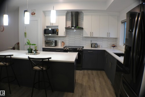 621 Blacks Stone Boulevard, Leduc, AB - Indoor Photo Showing Kitchen With Upgraded Kitchen
