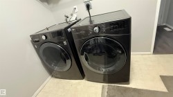 Laundry area featuring baseboards and washing machine and dryer - 