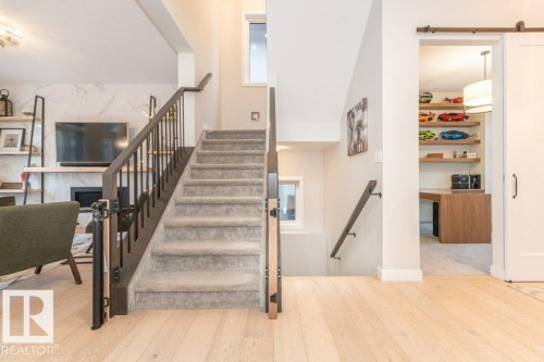 698 Howatt Drive, Edmonton, AB - Indoor Photo Showing Other Room