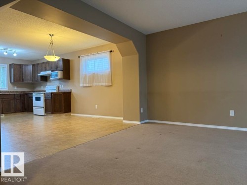 36 Vivian Way, Spruce Grove, AB - Indoor Photo Showing Kitchen