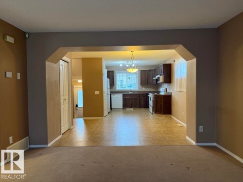36 Vivian Way, Spruce Grove, AB - Indoor Photo Showing Kitchen