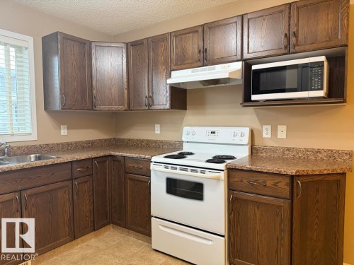 36 Vivian Way, Spruce Grove, AB - Indoor Photo Showing Kitchen