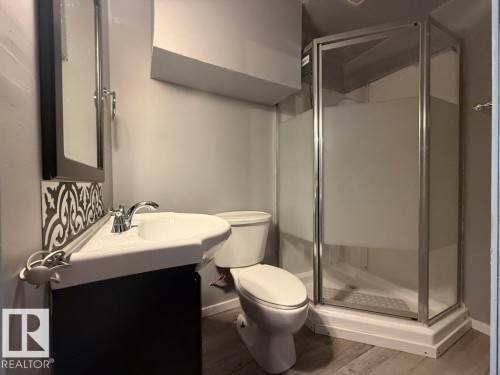 36 Vivian Way, Spruce Grove, AB - Indoor Photo Showing Bathroom