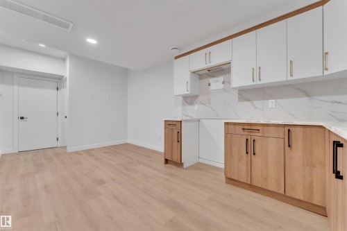15423 20 Street, Edmonton, AB - Indoor Photo Showing Kitchen