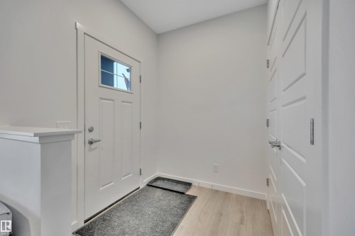 3323 Erlanger Bend, Edmonton, AB - Indoor Photo Showing Other Room