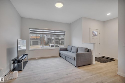 3323 Erlanger Bend, Edmonton, AB - Indoor Photo Showing Other Room