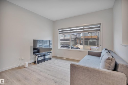 3323 Erlanger Bend, Edmonton, AB - Indoor Photo Showing Living Room