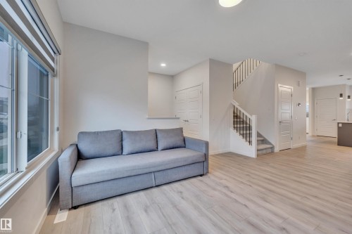 3323 Erlanger Bend, Edmonton, AB - Indoor Photo Showing Living Room