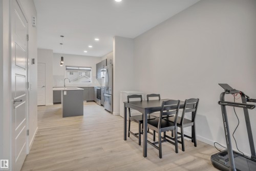 3323 Erlanger Bend, Edmonton, AB - Indoor