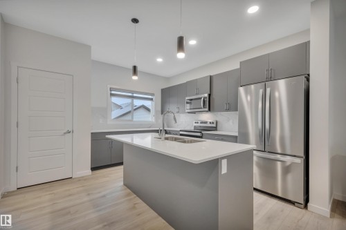 3323 Erlanger Bend, Edmonton, AB - Indoor Photo Showing Kitchen With Double Sink With Upgraded Kitchen
