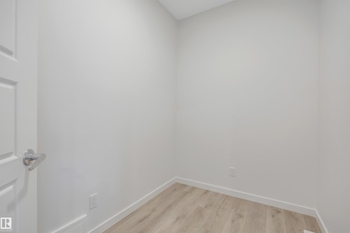 3323 Erlanger Bend, Edmonton, AB - Indoor Photo Showing Other Room