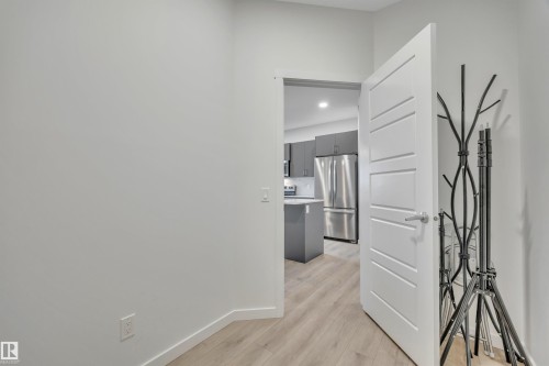 3323 Erlanger Bend, Edmonton, AB - Indoor