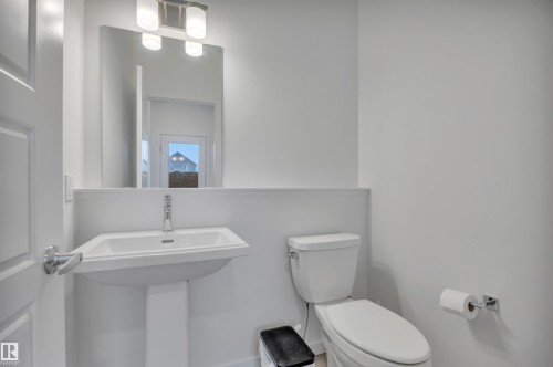 3323 Erlanger Bend, Edmonton, AB - Indoor Photo Showing Bathroom