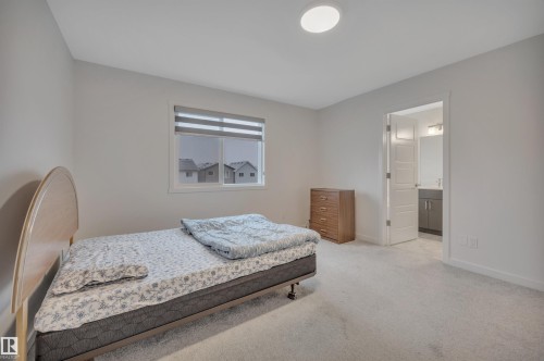 3323 Erlanger Bend, Edmonton, AB - Indoor Photo Showing Bedroom