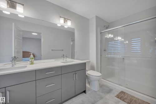 3323 Erlanger Bend, Edmonton, AB - Indoor Photo Showing Bathroom