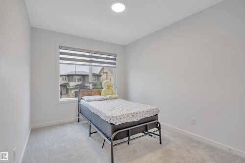 3323 Erlanger Bend, Edmonton, AB - Indoor Photo Showing Bedroom