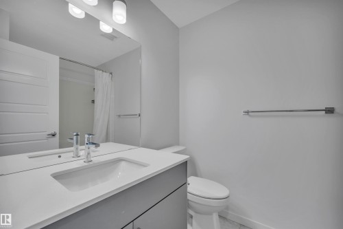 3323 Erlanger Bend, Edmonton, AB - Indoor Photo Showing Bathroom